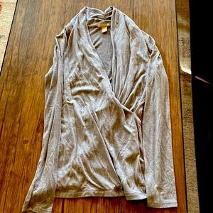 Banana Republic gray long sleeve cotton v neck shirt size S